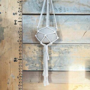 Macrame plant hanger